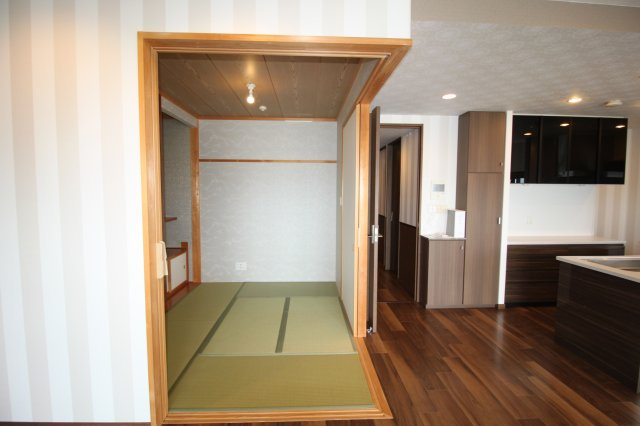 クレアホームズ高知駅前の和室|3.5帖