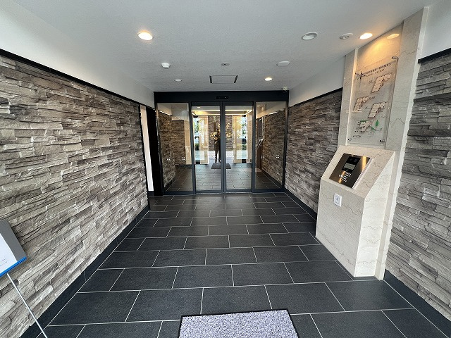 クレアホームズ高知駅前のエントランス