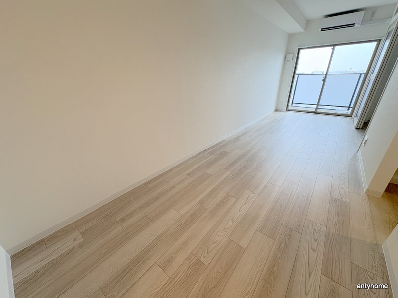 ワールドアイ大阪フェリーチェ　仲介手数料無料の居間・リビング