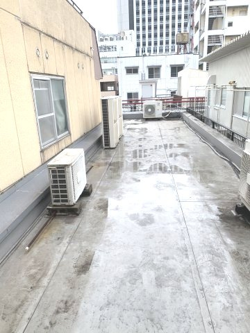 堺市堺区北瓦町1丁目　貸店舗のバルコニー
