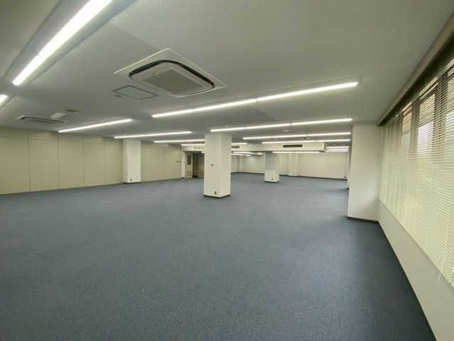 康生通南 マルワビルの内装