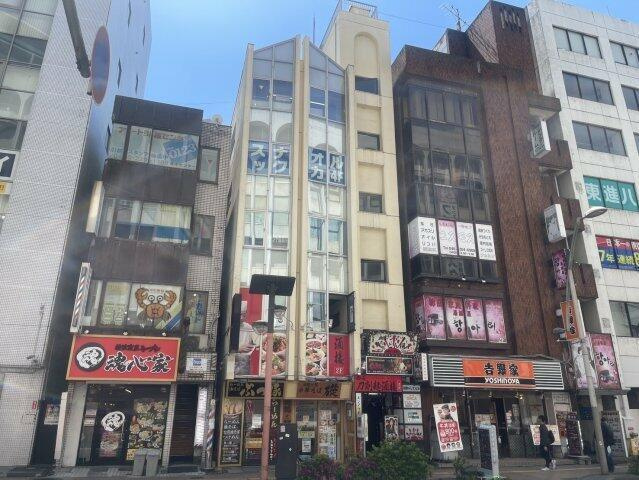 イレブンビルの外観| 