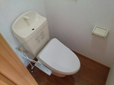 【トイレ】 | ソル・レヴェンテ | 清潔感のあるトイレです