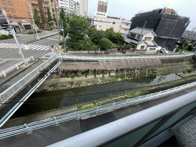 川原ロイヤルハイツのバルコニー