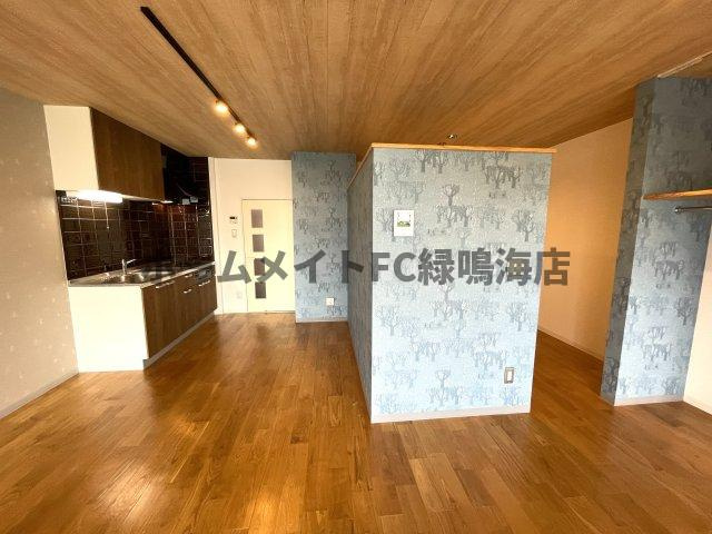 川原ロイヤルハイツの居間・リビング