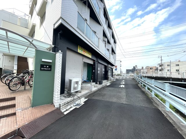 川原ロイヤルハイツの駐車場