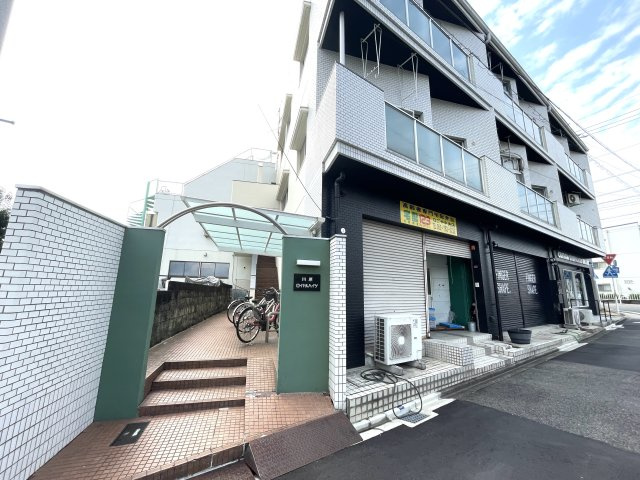 川原ロイヤルハイツの外観