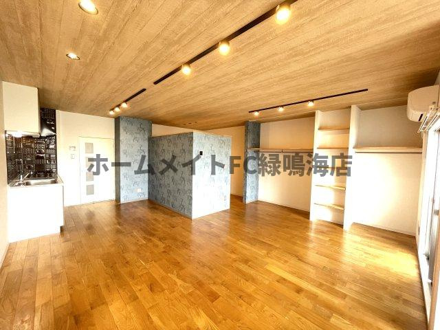 川原ロイヤルハイツの居間・リビング