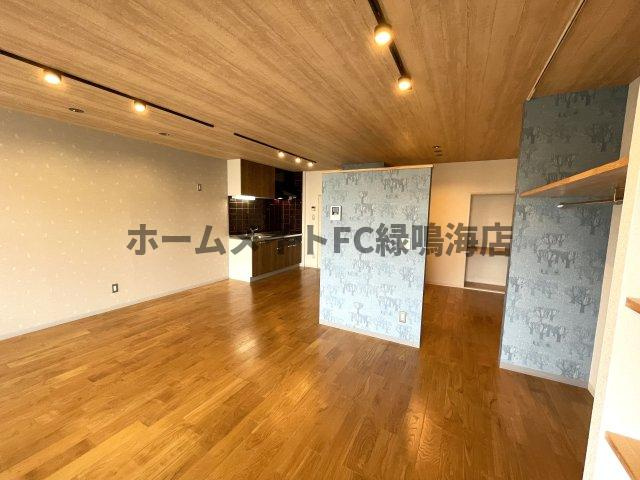 川原ロイヤルハイツの居間・リビング
