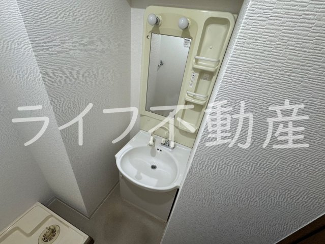 ベローナの独立洗面台|朝の支度にも助かる、独立の洗髪洗面化粧台