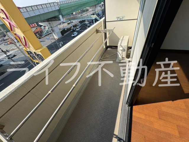 ベローナのバルコニー|外からの目が気にならないバルコニーで洗濯物が干せます