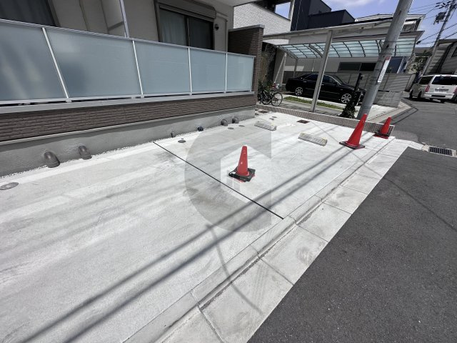 F asesia Ameniteの駐車場