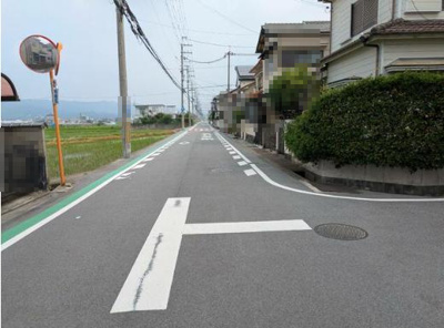 【前面道路含む現地写真】 | ‭生駒郡斑鳩町目安4丁目【建築条件なし】【古家付】