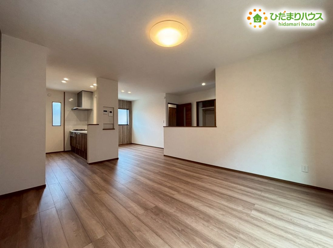 深谷市萱場　第10期　新築一戸建て　ワイウッドコート　02の居間・リビング