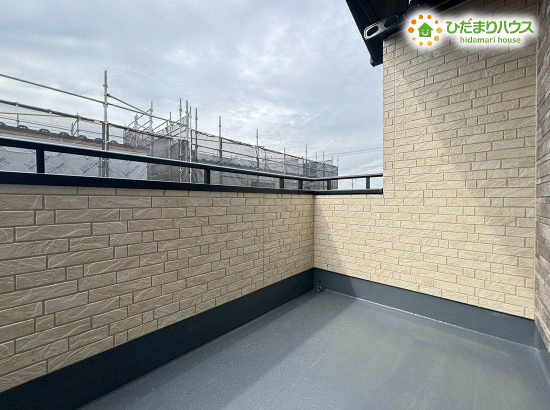 深谷市萱場　第10期　新築一戸建て　ワイウッドコート　02のバルコニー