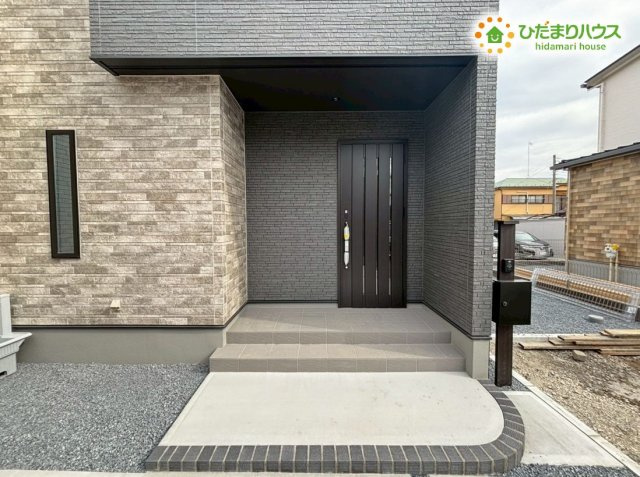 深谷市萱場　第10期　新築一戸建て　ワイウッドコート　02のエントランス