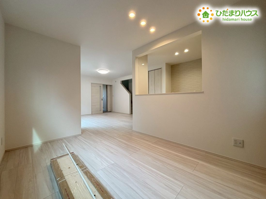 深谷市萱場　第10期　新築一戸建て　ワイウッドコート　01の居間・リビング