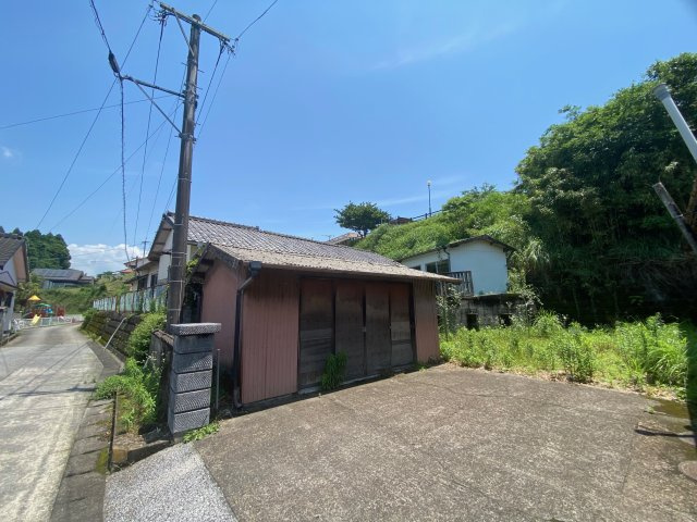 串間市天神　かんな保育園そば2階建の収納