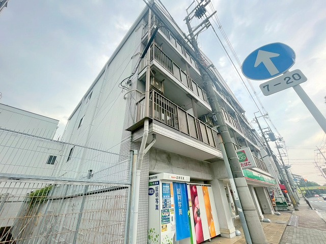栄瑞光マンションの外観