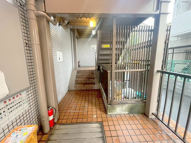 栄瑞光マンションのロビー
