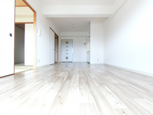 ブランミュール陶器の居間・リビング