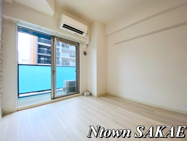 【居間・リビング】 | プレサンスSAKAEフロント | こちらのリビングで趣味の時間をお楽しみください