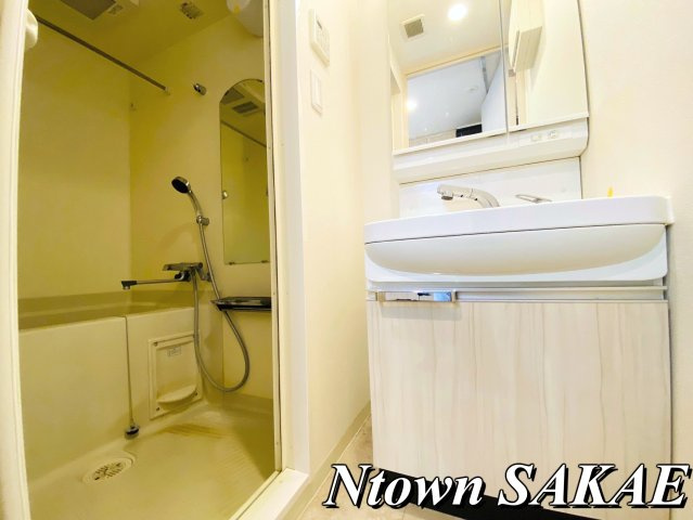 【洗面所】 | プレサンスSAKAEフロント | 忙しい朝には欠かせない洗面所です