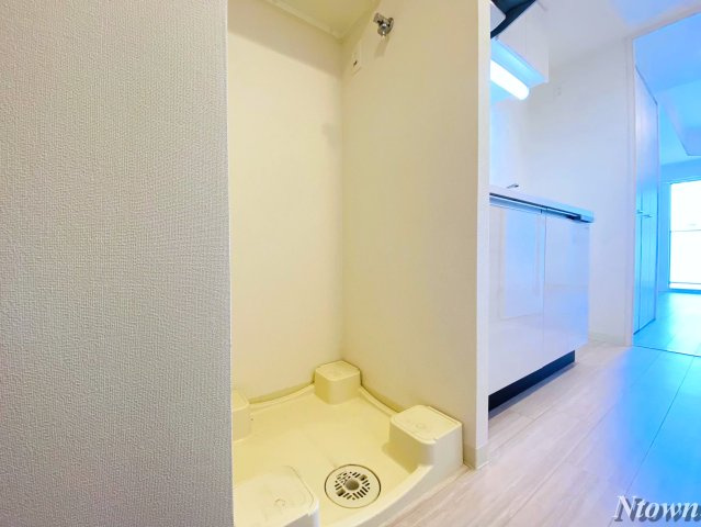 【設備】 | プレサンス栄フェル | 洗濯機置き場です。