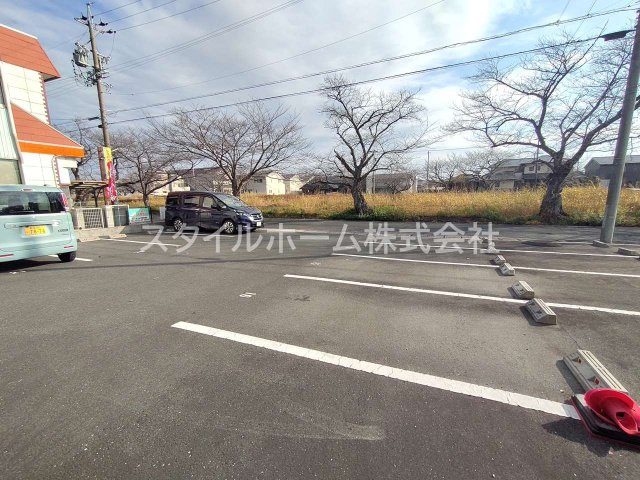 桜リバーサイドの駐車場