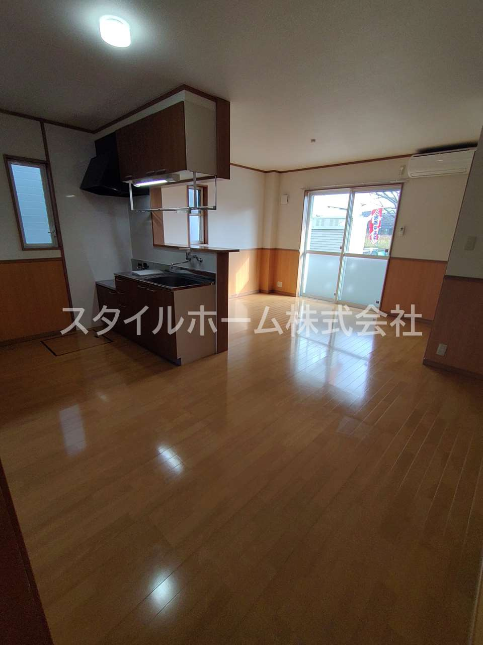 桜リバーサイドの居間・リビング|別部屋写真です。