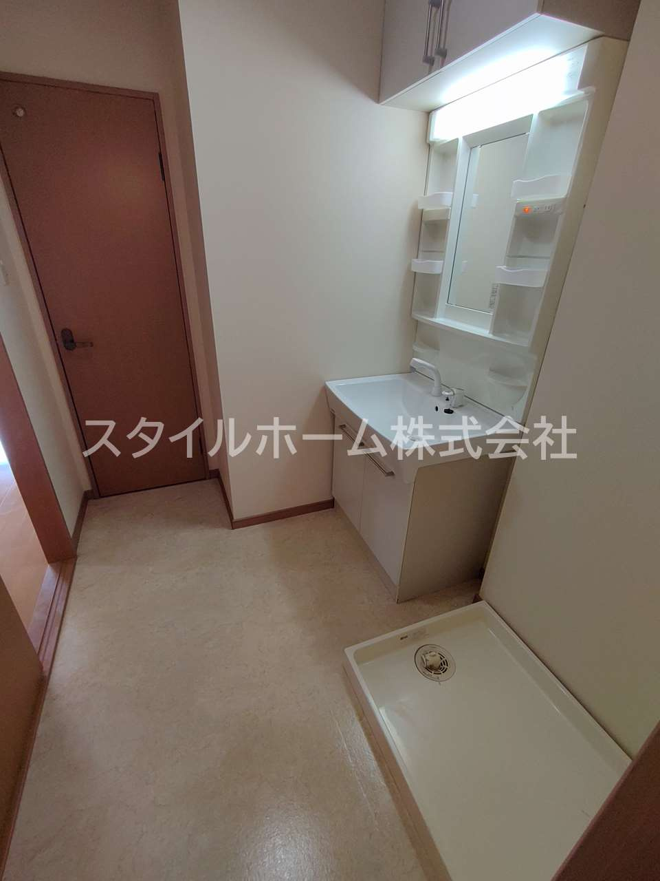 桜リバーサイドの洗面所|別部屋写真です。