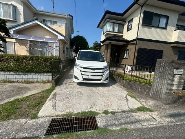 茂原市本小轡　中古戸建の駐車場