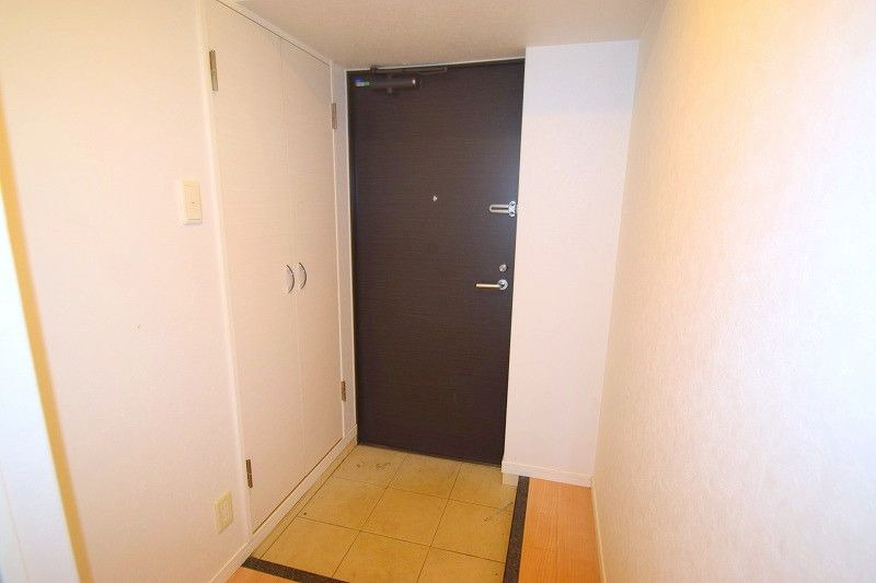 エンクレスト渡辺通Ⅱの玄関