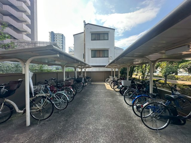 エスポア千種の駐輪場