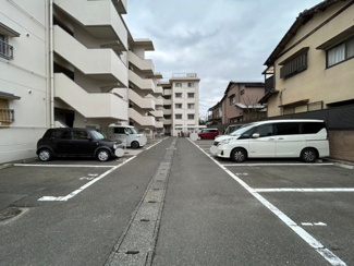 【駐車場】