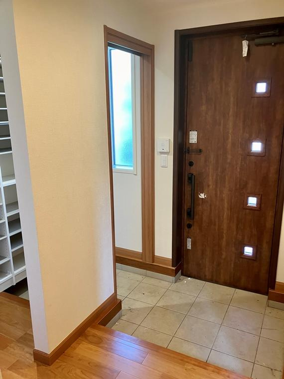 森野戸建の玄関