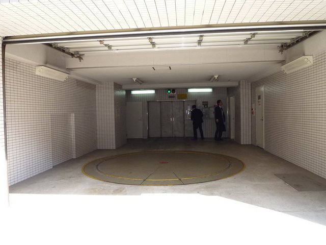 ★敷地内駐車場★（空き状況・使用料等詳細はご確認下さい）