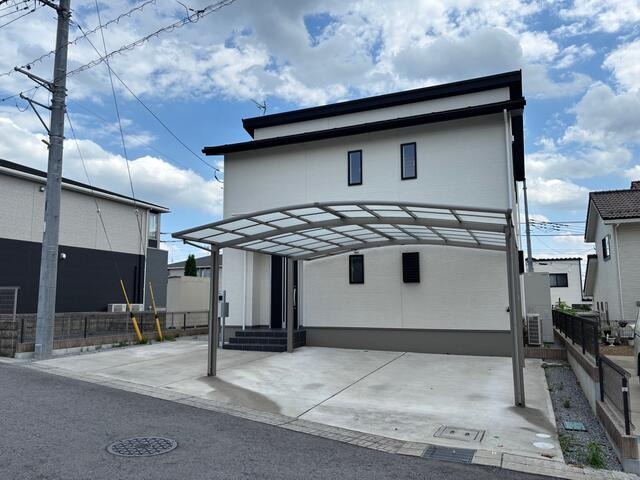 宇都宮市若松原3丁目　３ＬＤＫ　中古住宅の駐車場