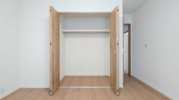 横浜市栄区公田町の中古一戸建の収納|クローゼットもあるので収納にも困りません！
荷物が多い方にも安心です。