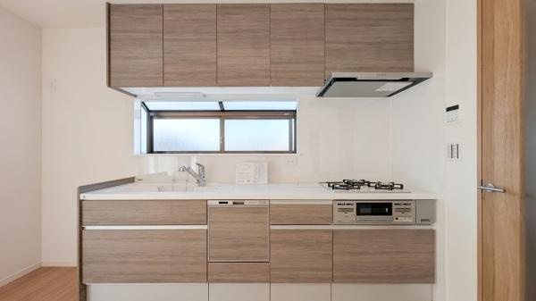 横浜市栄区公田町の中古一戸建のキッチン|食洗器付きなのは家事の負担を軽減してくれる嬉しいポイント♪
もちろん浄水器も付いております！