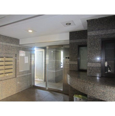 ＳＡＴＯＭＩ－２番館のエントランス