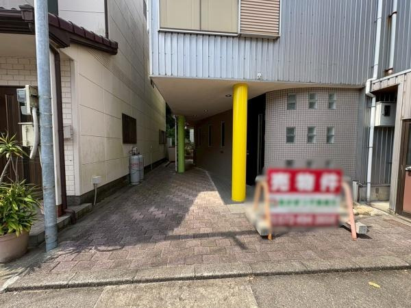 和歌山市秋葉町　中古戸建の玄関