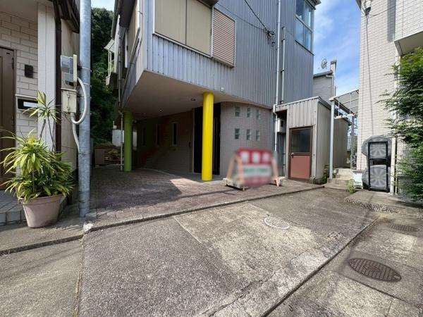 和歌山市秋葉町　中古戸建の玄関