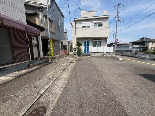 和歌山市秋葉町　中古戸建の前面道路含む現地写真