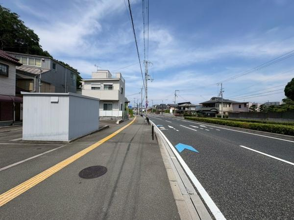 和歌山市秋葉町　中古戸建の前面道路含む現地写真