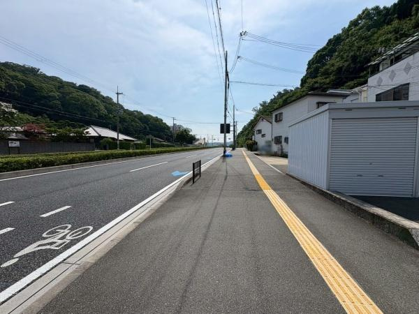 和歌山市秋葉町　中古戸建の前面道路含む現地写真