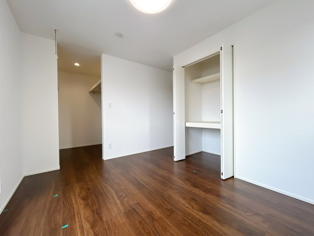 深谷市上野台　新築戸建　全2棟　の洋室|２階居室は全室収納あり！たっぷりある収納活用でお部屋もキレイを保てます♪