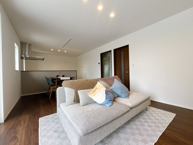 深谷市上野台　新築戸建　全2棟　の居間・リビング