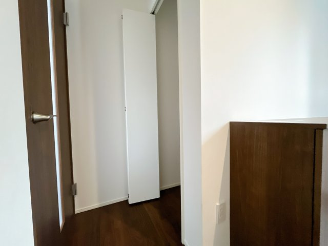 深谷市上野台　新築戸建　全2棟　の収納|玄関ホールにも収納完備