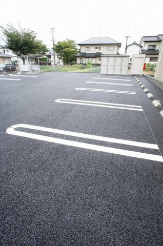 インノバーレの駐車場